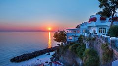 Aussicht am Abend von Hotel La Madonnina auf das Meer bei Ischia, Italien