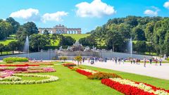 Wien: Schloss Schönbrunn vom Garten aus