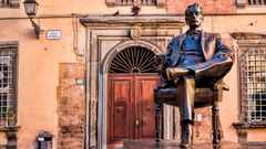 Lucca, Piazza Cittadella mit Puccini-Denkmal