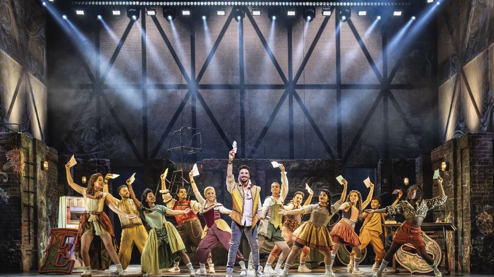 & JULIA, LargerThanLife ©JohanPersson_MorrisMacMatzen, StageEntertainment & JULIA, LargerThanLife