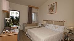 Hotel Palau Zimmer ©Hotel Palau - momento Zimmerbeispiel im Hotel Palau auf Sardinien in Italien