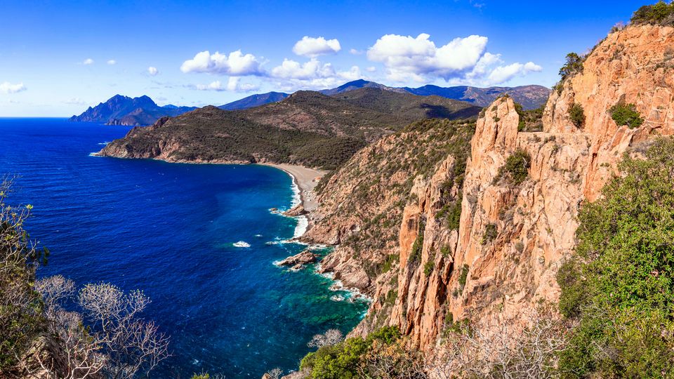 rote Felsen der Calanques de Piana, Korsika