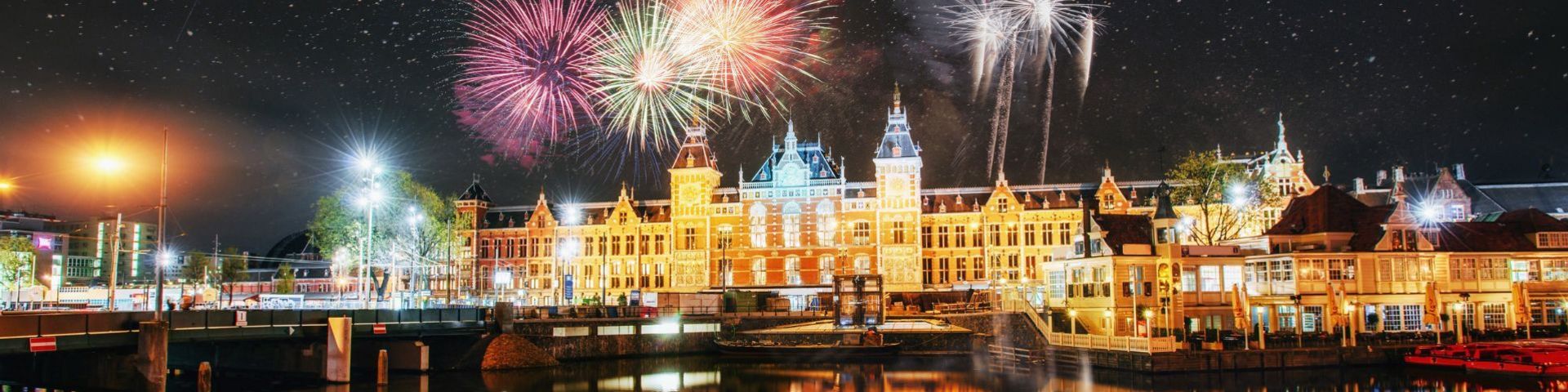 Silvesterfeuerwerk über Amsterdam bei einer Festtagsreise mit sz-Reisen