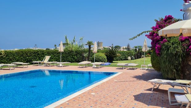 Pool im Hotel Albatros in Ischia, Italien, im Garten