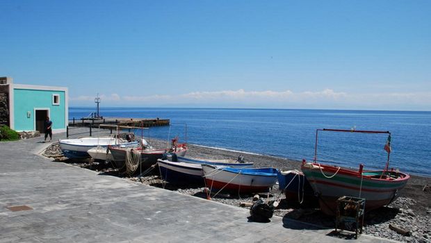 Kleiner Hafen bei Lipari