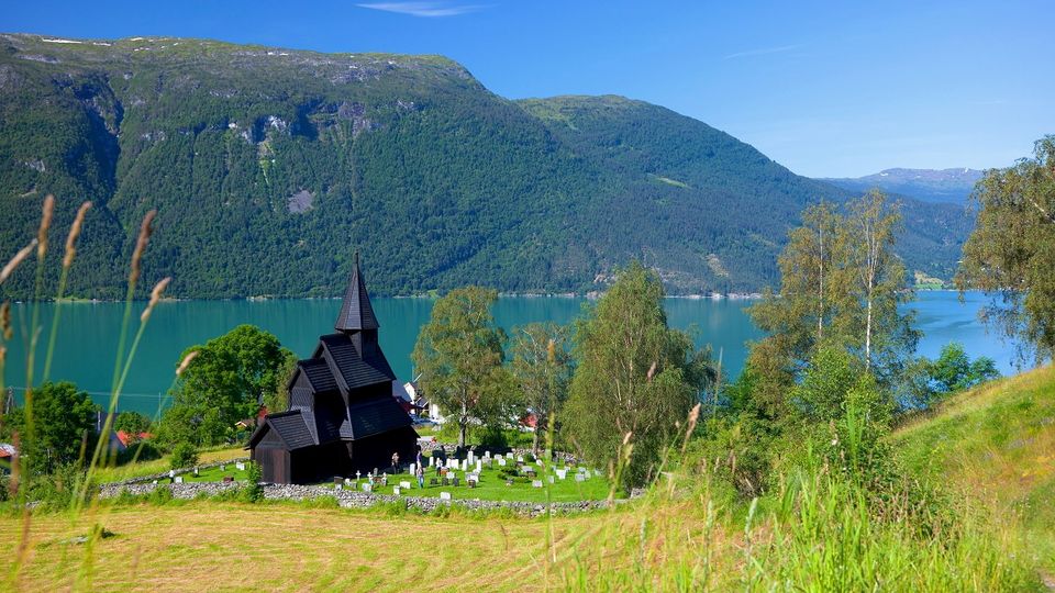 Sognefjord mit Stabkirche