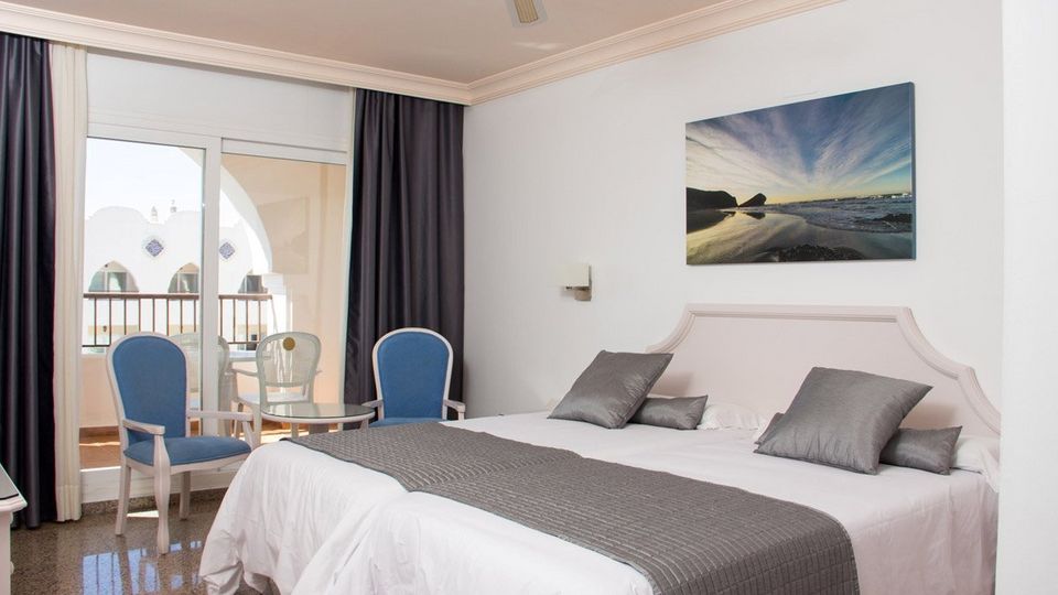 Zimmerbeispiel Hotel MAC Puerto Marina