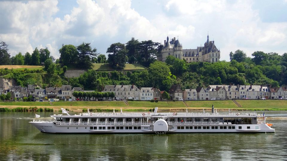 MS Loire Princesse vor Schloss