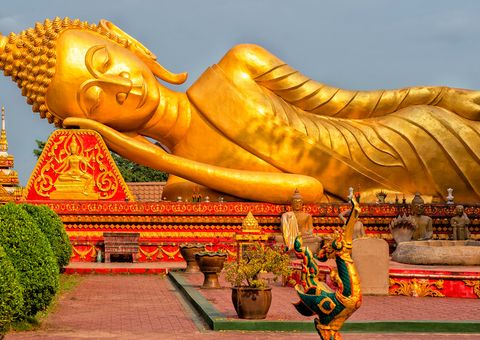 Pha That Luang, Tempel in Vientiane mit liegendem Buddha