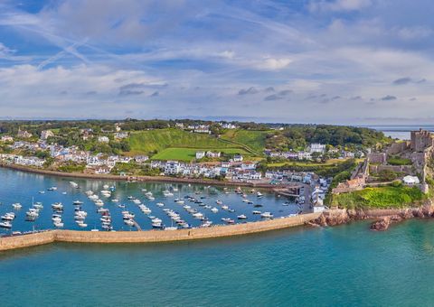 Hafen von Gorey und Mont Orgueil, Jersey