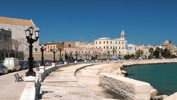3411_._Altstadt_von_Bari_.Copyright__c__2007_Italiafoto