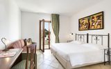Zimmerbeispiel im Blu Hotel Morisco in Sardinien, Italien