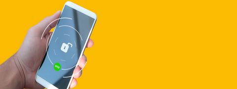 Symbolfoto: Hand mit Smartphone
