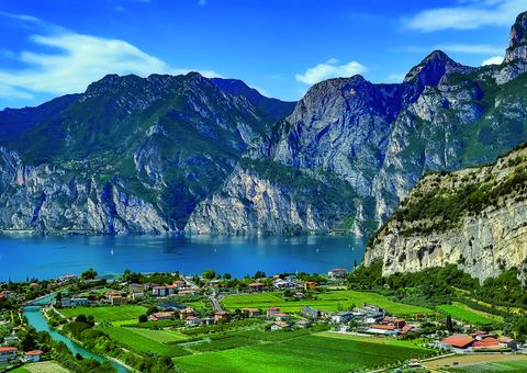 Panorama Gardasee mit Blick auf die Berge