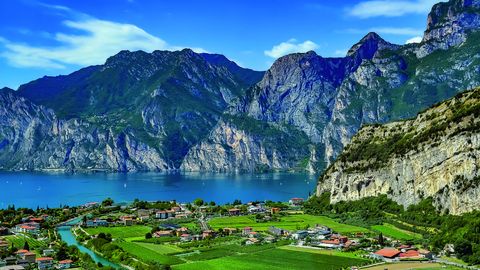 Panorama Gardasee mit Blick auf die Berge