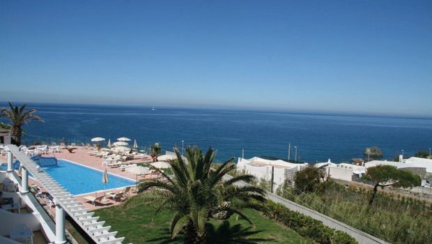 Aussicht von Hotel Albatros auf das Meer und Palmen