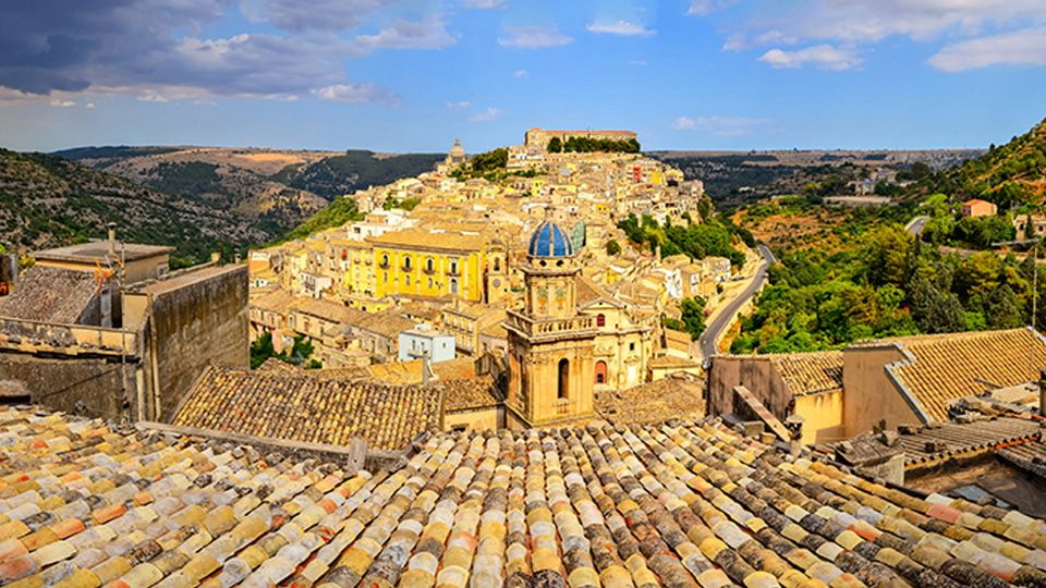 Panoramablick auf das schöne Dorf Ragusa