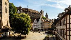 Nürnberg, Blick auf die Kaiserburg über den Tiergärtnertorplatz