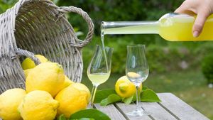 Limoncello und Zitronen