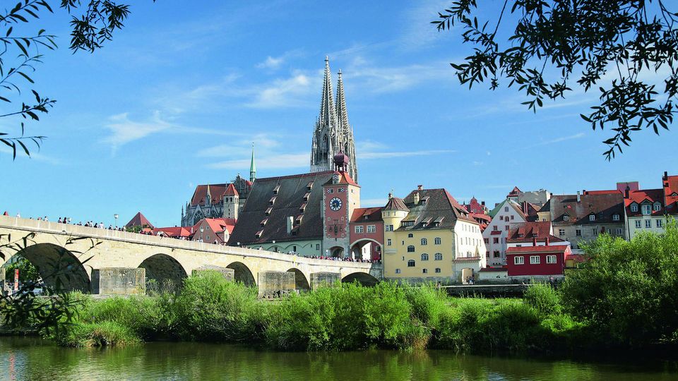 Regensburg, Stadtansicht mit Steinerne Brücke
