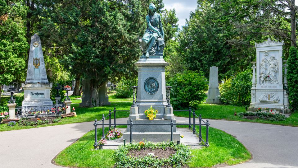Zentralfriedhof Wien, Gräber von Schubert, Mozart und Beethoven