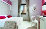 Classic Zimmer mit Seitenseeblick im Hotel Corallo bei Golf von Sorrent in Italien