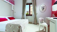 Classic Zimmer mit Seitenseeblick im Hotel Corallo bei Golf von Sorrent in Italien