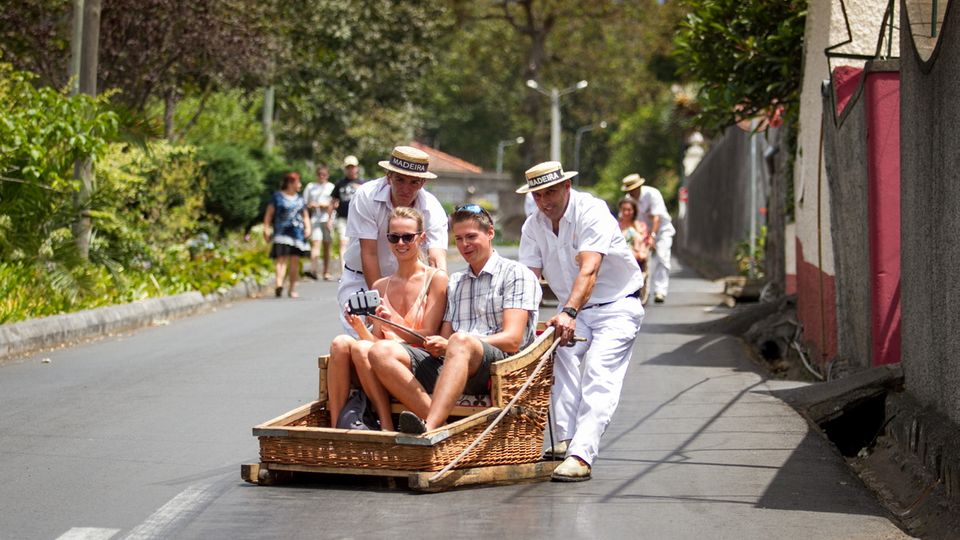 Korbschlittenfahrt in Funchal