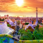 Barcelona, Park Guell bei Sonnenuntergang ©gatsi, AdobeStock Barcelona, Park Guell bei Sonnenuntergang