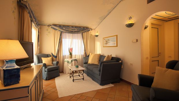 große und romantische Suite im Grand Hotel Porto Cervo auf Sardinien in Italien