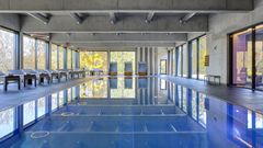 Schwimmbad mit Sportbecken