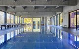 Schwimmbad mit Sportbecken