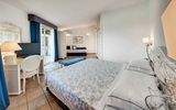elegante und geräumige Suite im Grand Hotel Porto Cervo auf Sardinien in Italien