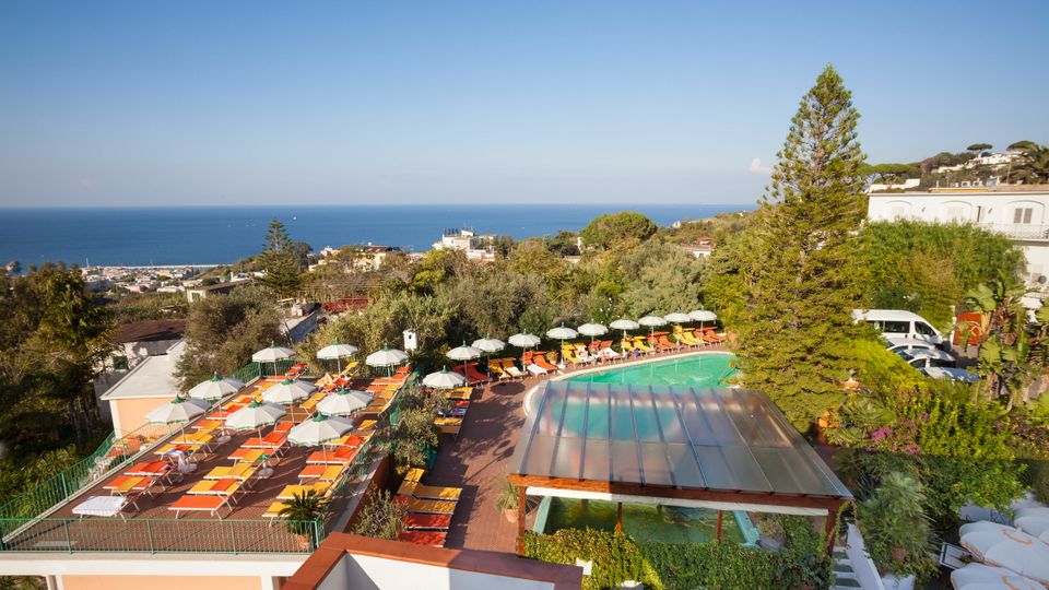 Aussicht von Hotel Terme la Pergola auf das Meer von Ischia, Italien