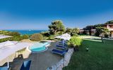 Außenbereich mit kleinem pool im Grand Hotel Porto Cervo auf Sardinien in Italien