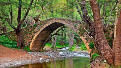 KELEFOS-BRÜCKE, zwischen den Dörfern Agios Nikolaos und Platres im Troodos-Gebirge, Bezirk Limassol ZYPERN