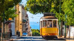 Straßenbahn in Alfama, Lissabon