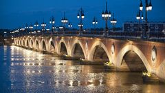 Steinerne Brücke über die Garonne in Bordeaux