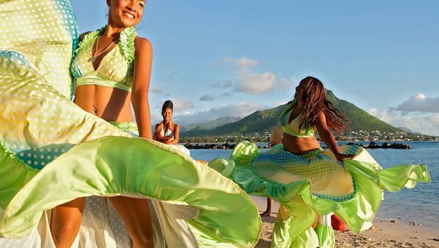 Tanz am Strand von Mauritius