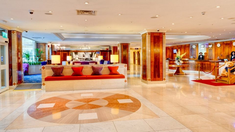 Lobby Reception Copthorne Tara Hotel London Kensington