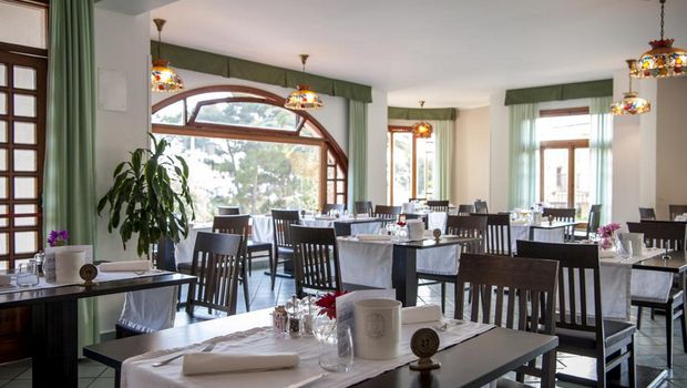Mittagessen und Abendessen genießen im Hotel Baia del Capitano auf Sizilien in Italien