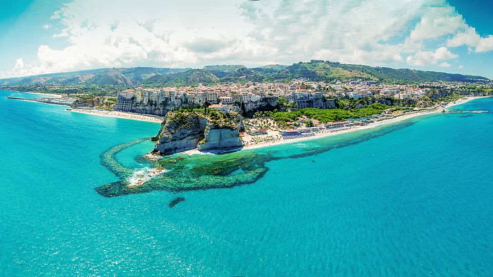 Blick auf Tropea vom Meer aus