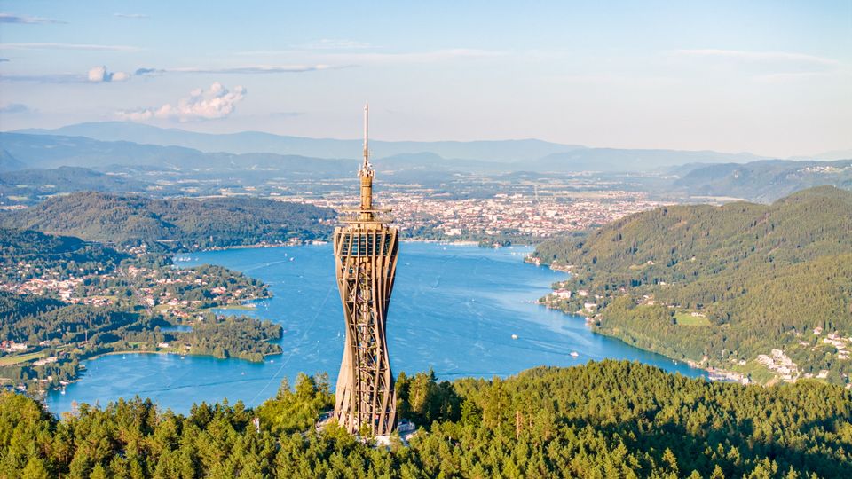 Pyramidenkogel lookout point with Wörthersee in the background