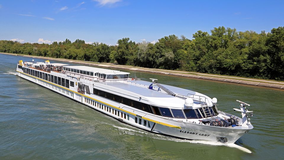 Elegant Lady auf dem Rhein, Aussenansicht