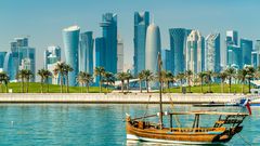 Skyline Doha mit traditionellem Dhow