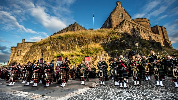 Parade Military Tattoo Edinburgh Castle © VisitBritain, Andrew Pickett