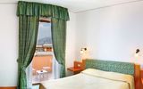Zimmer mit Balkon im Hotel Villa Maria bei Sorrent in Italien