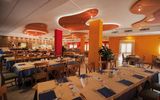 modernes Restaurant im Blu Hotel Morisco in Sardinien, Italien
