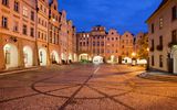Altstadt von Jelenia Gora bei Nacht  