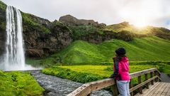 Island, Wasserfall ©InfiniteFlow, AdobeStock Island, Wasserfall